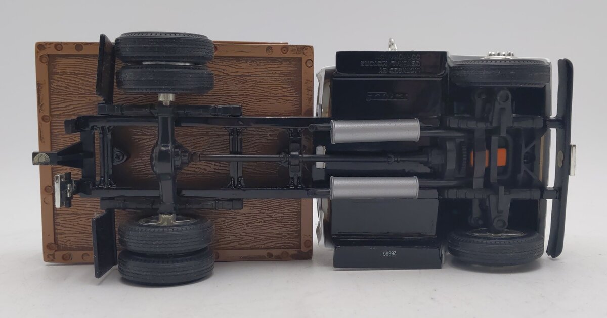 ERTL 1:25 Chevrolet Stake Truck VG