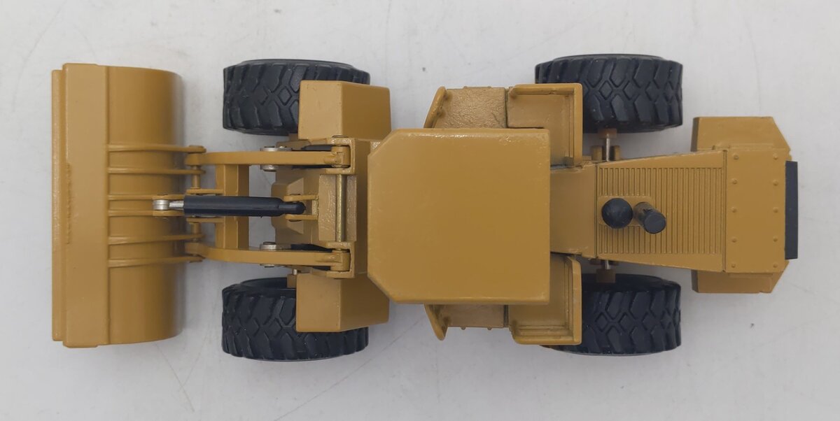 NZG 237 1:50 Caterpillar 966F Wheel Loader EX/Box