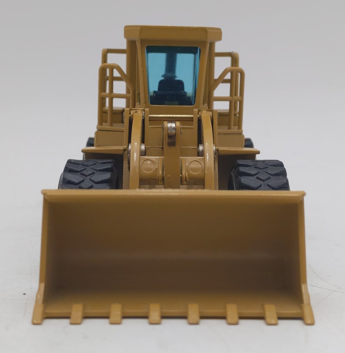 NZG 237 1:50 Caterpillar 966F Wheel Loader EX/Box