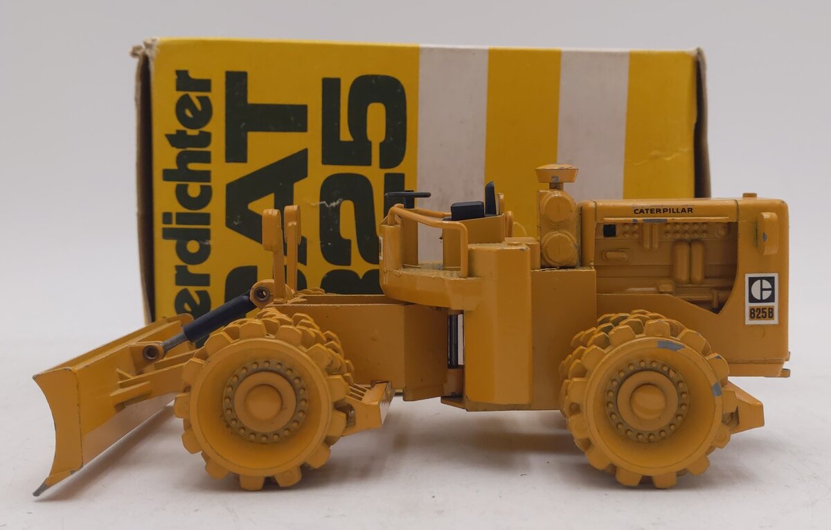 NZG 135 1:50 Die-Cast Caterpillar 825B Compactor VG/Box