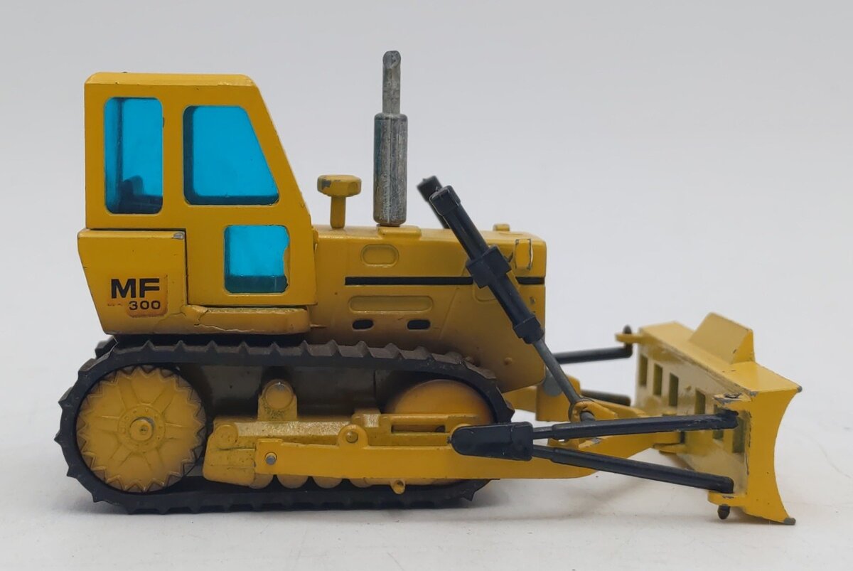 NZG 1:50 Die-Cast Massey Ferguson MF 300 Dozer VG