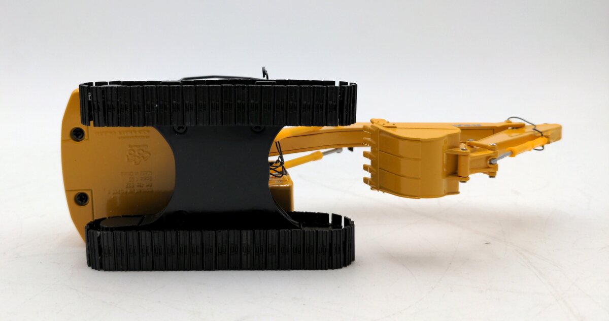 NZG 632 1:50 Scale PC200-8 Komat'su Excavator NIB