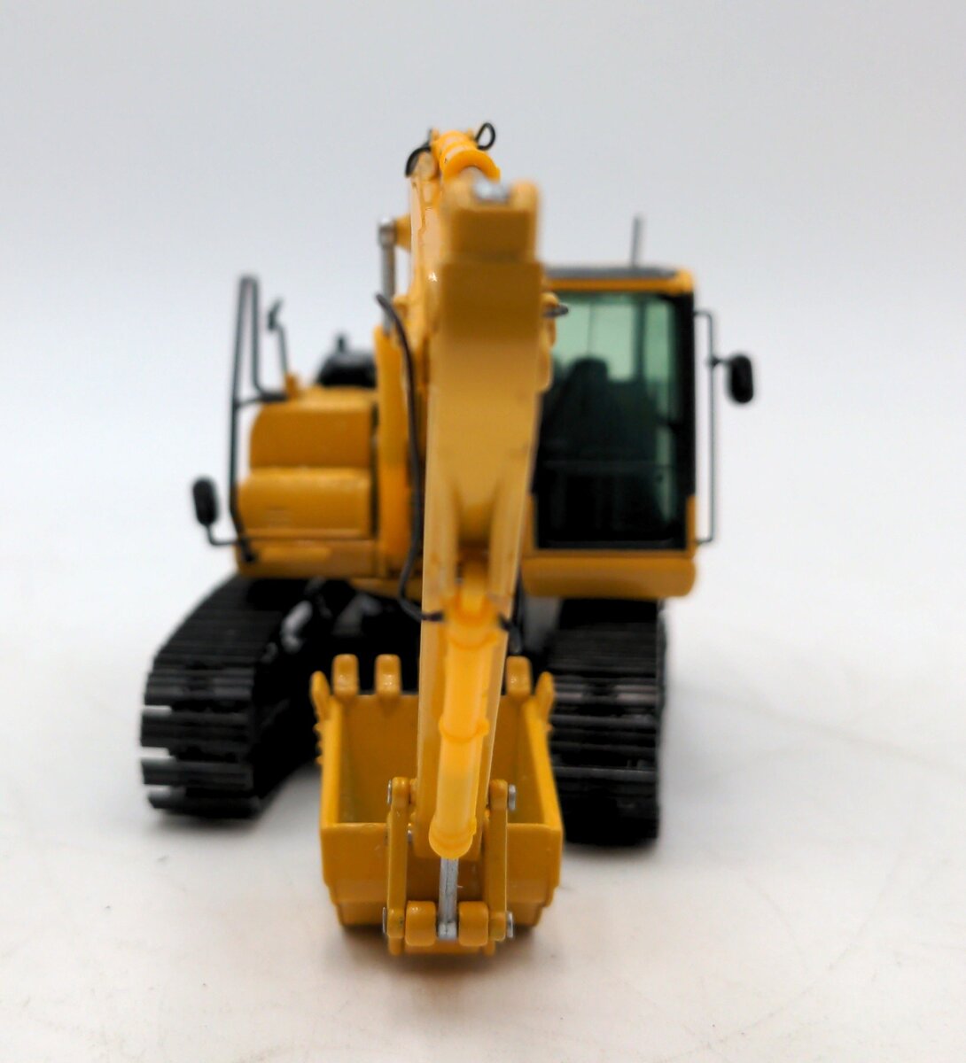 NZG 632 1:50 Scale PC200-8 Komat'su Excavator NIB