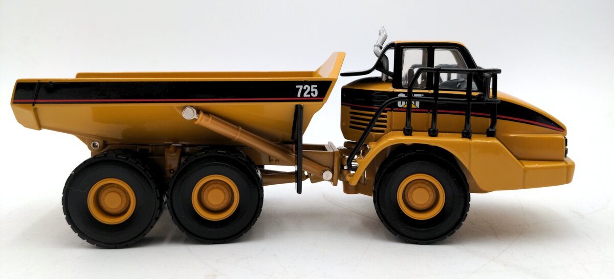 Norscot 55073 1:50 Scale Diecast Caterpillar 725D Articulated Truck NIB