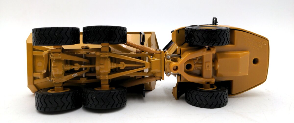 Norscot 55073 1:50 Scale Diecast Caterpillar 725D Articulated Truck NIB