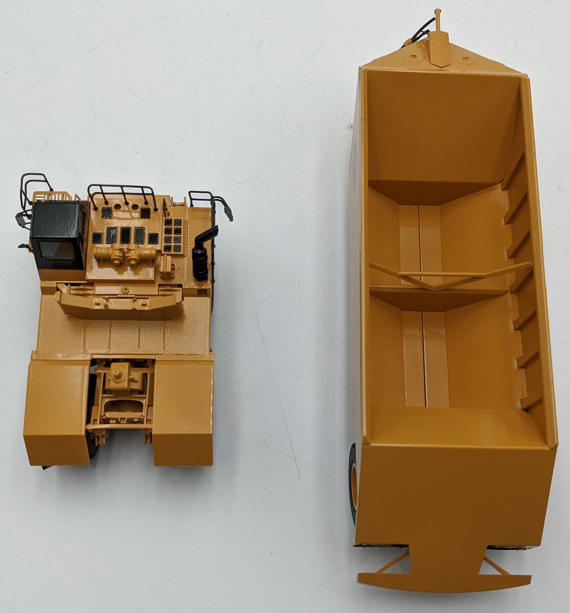 CCM 776 1:87 Brass Caterpillar 776 w/ Mega Dump Trailer NIB