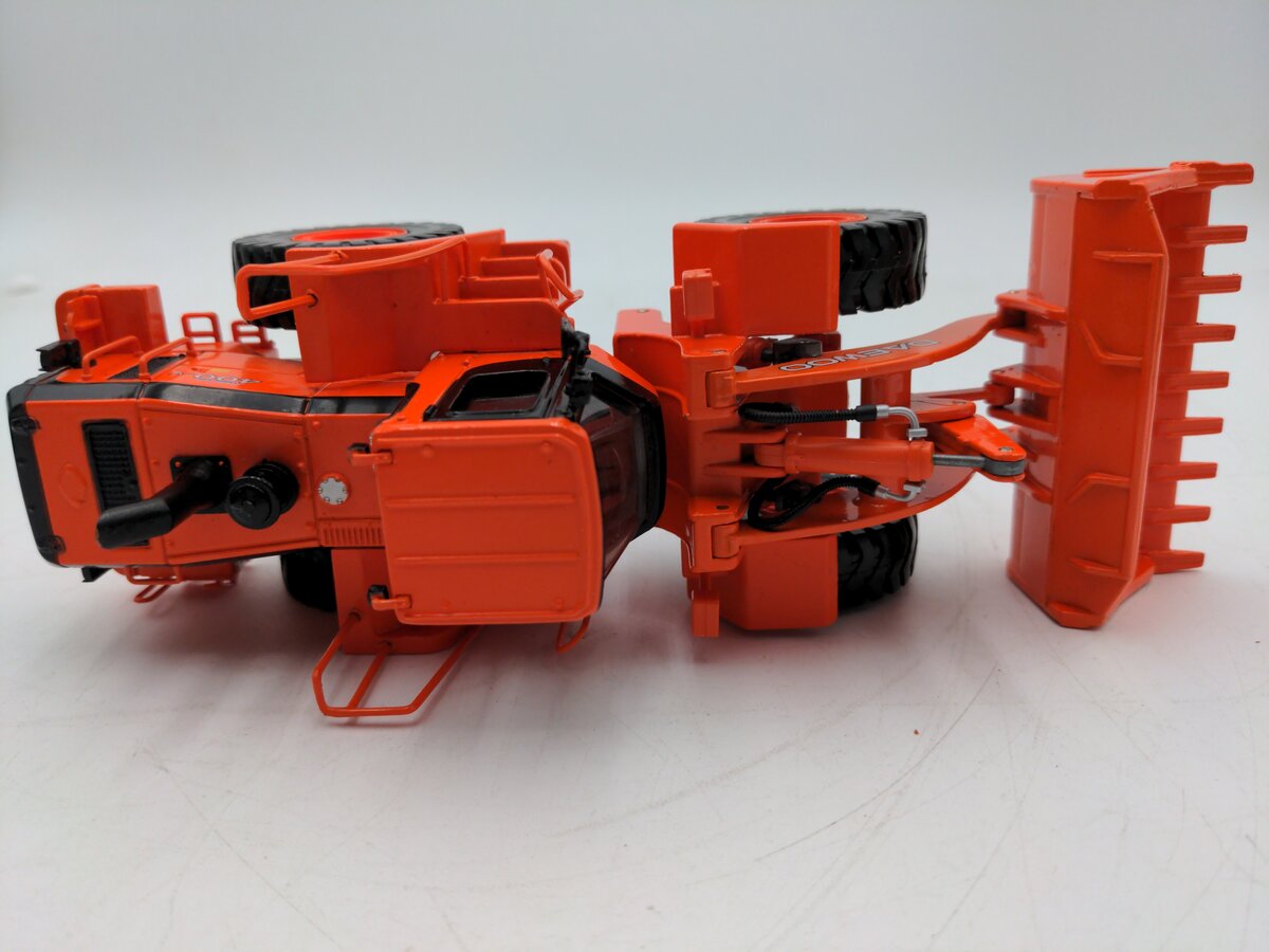 Daewoo 400V 1:40 Wheel Loader VG/Box