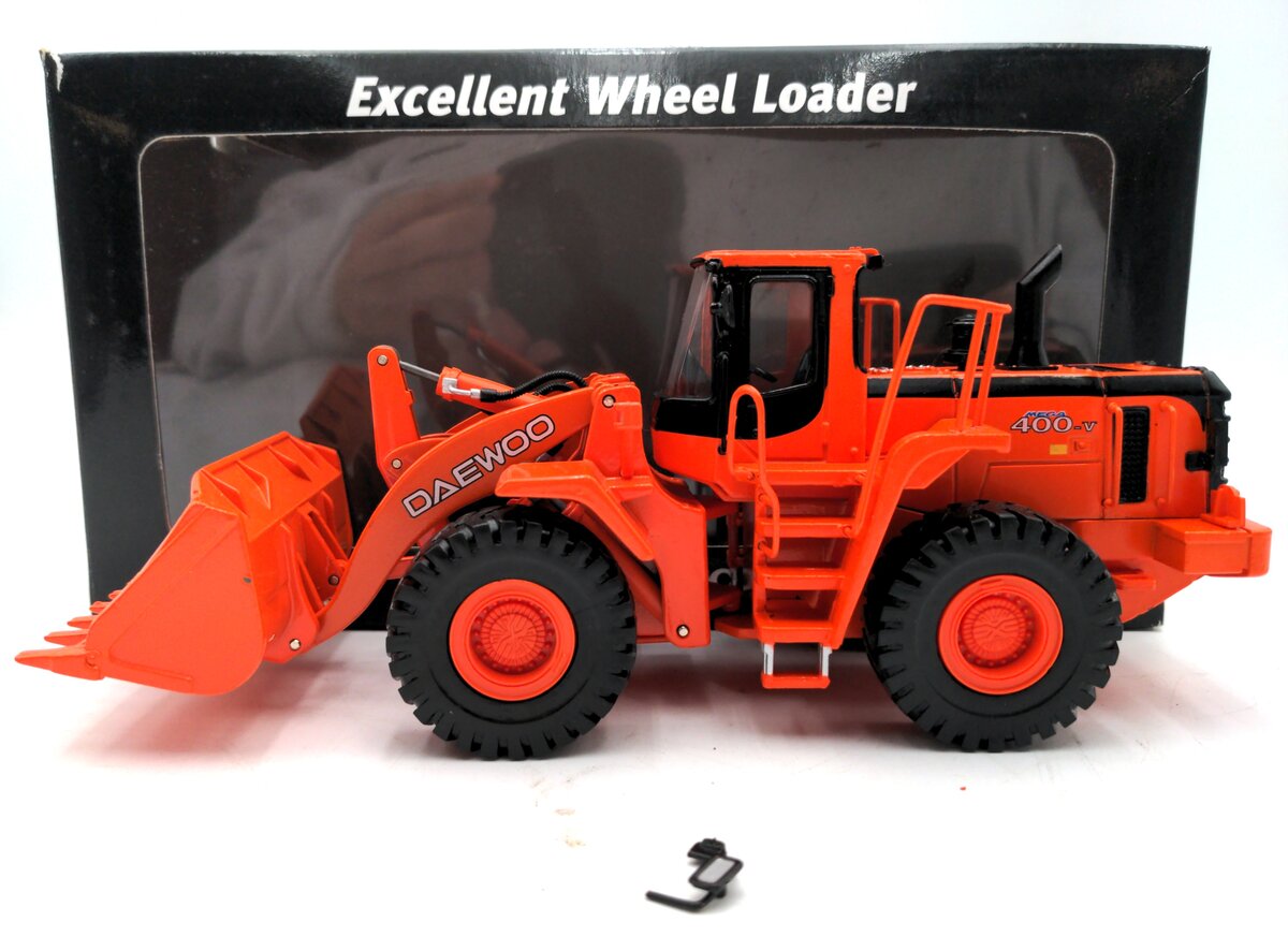 Daewoo 400V 1:40 Wheel Loader VG/Box