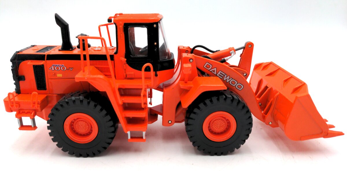 Daewoo 400V 1:40 Wheel Loader VG/Box