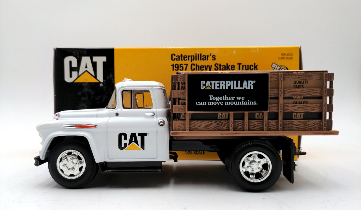 Ertl 2013 1:25 Scale CAT 1957 Chevy Stake Truck VG/Box