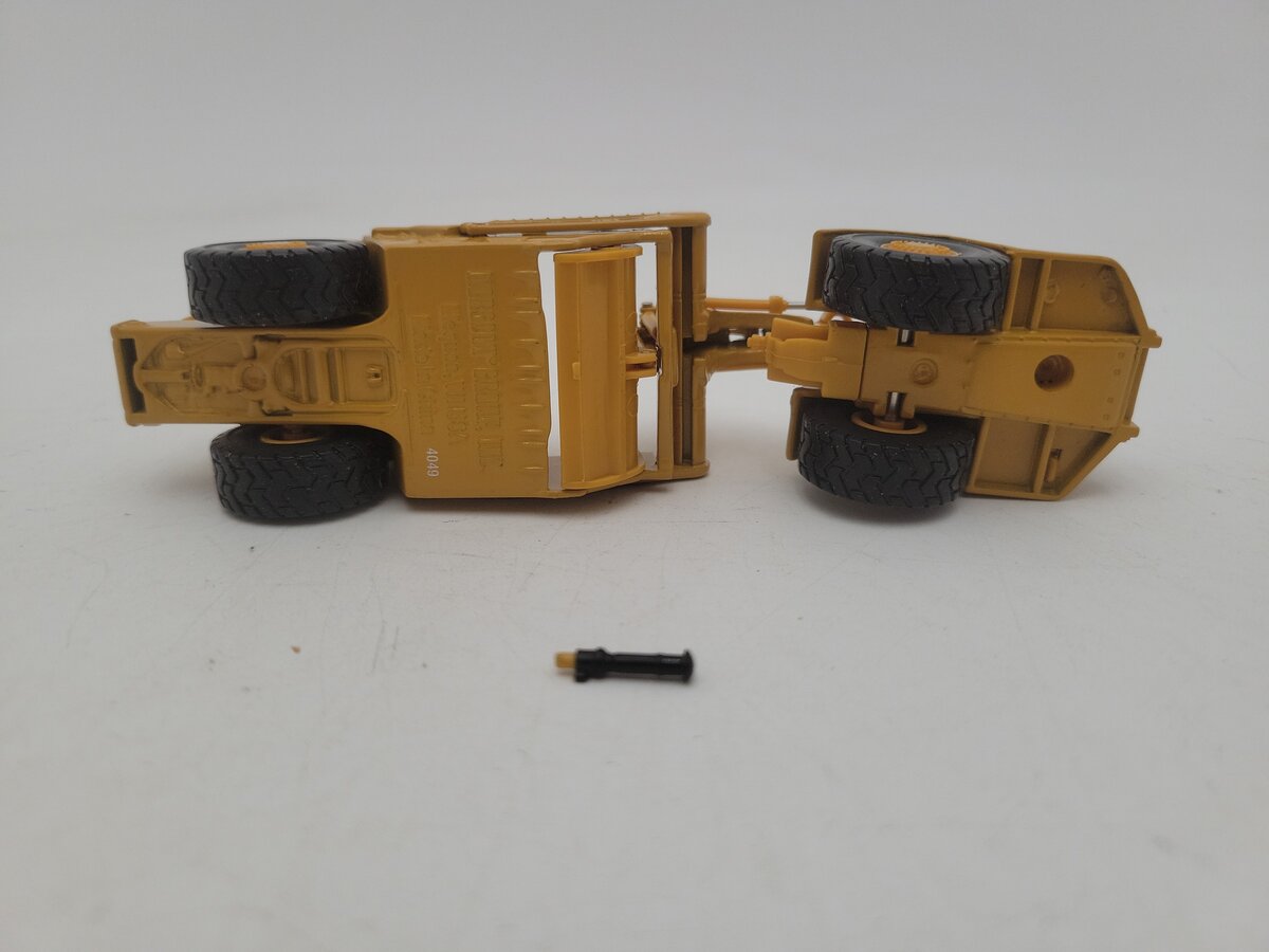 Norscot 55134 1:87 Scale Yellow Caterpillar(R) 627G Wheel Tractor Scraper EX/Box