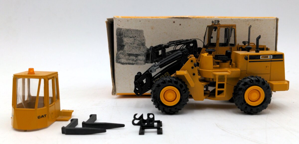 Conrad 2888 1:50 Scale Caterpillar IT28 Tool Carrier VG/Box