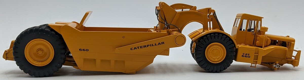 Caterpillar 660 1:50 Diecast Black Rat Caterpillar 660 Scraper VG/Box