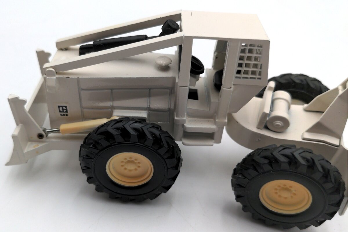 NZG 220 1:50 Scale Diecast Caterpillar 528 Log Skidder EX/Box