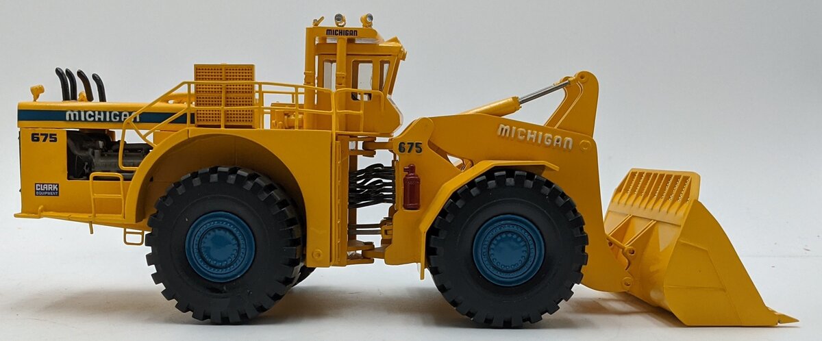 EMD 105 1:50 Diecast EMDN Michigan 675 Wheel Loader w/Blue Trim VG/Box