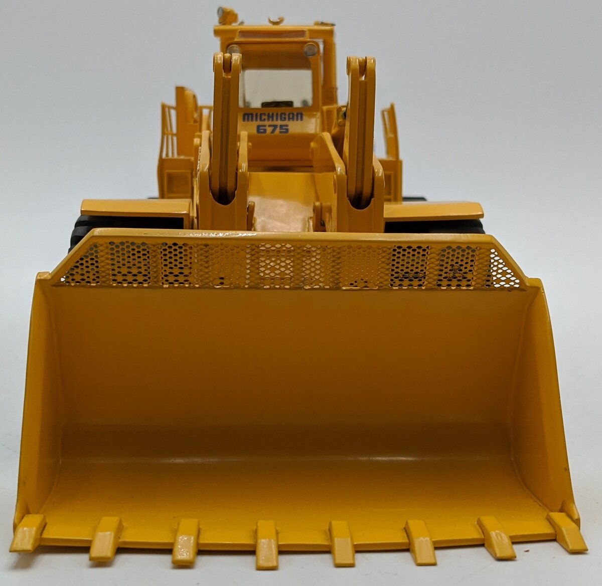 EMD 105 1:50 Diecast EMDN Michigan 675 Wheel Loader w/Blue Trim VG/Box