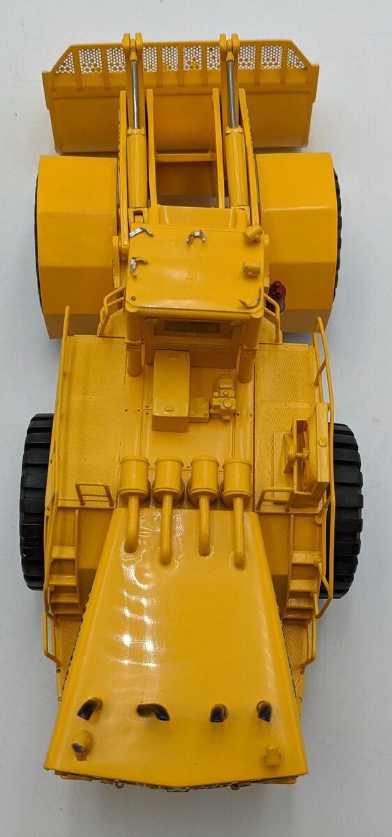 EMD 105 1:50 Diecast EMDN Michigan 675 Wheel Loader w/Blue Trim VG/Box