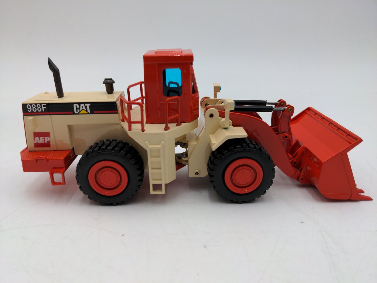 NZG 167 1:50 Scale Diecast Caterpillar 988F Wheel Loader EX/Box