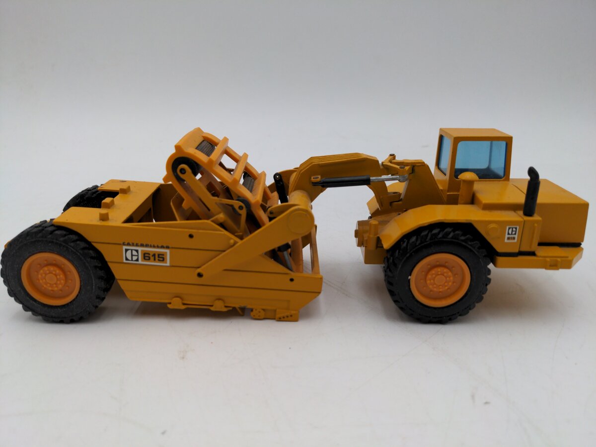 NZG 260 1:50 Scale Diecast Caterpillar 615 Elevating Scraper VG/Box