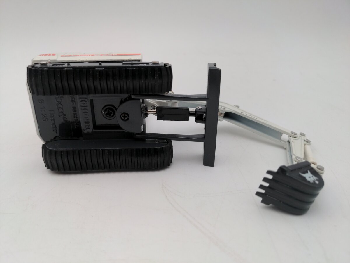Bobcat 225 1:25 Scale Hydraulic Excavator Diecast Model EX/Box
