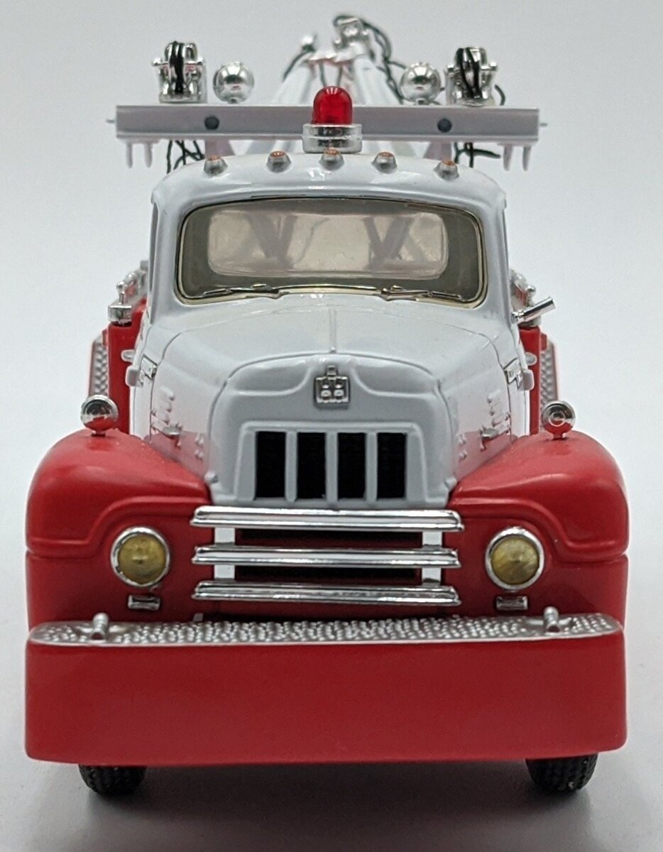 First Gear 19-1173 1:34 Diecast International 1957 R-200 Tow Truck Mobil Service NIB
