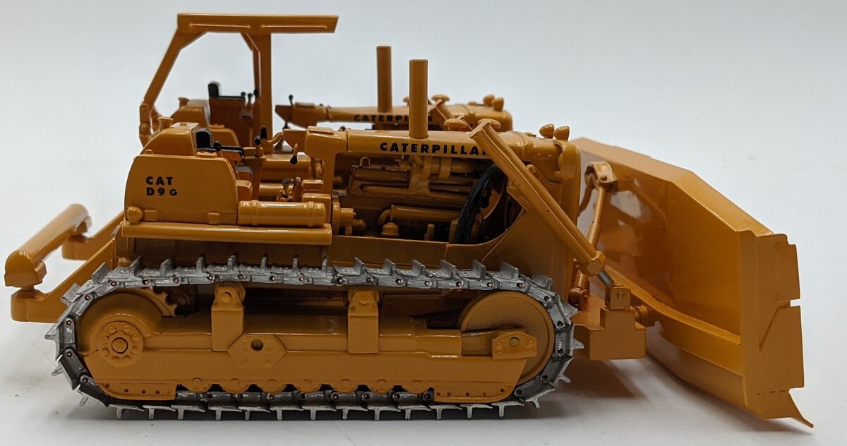 EMD N098 1:50 Diecast EMDN Caterpillar D9G SxS w/Straight Blade VG/Box