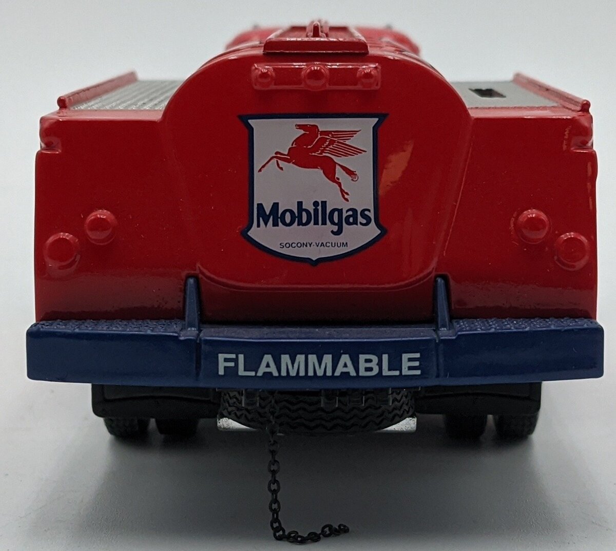 First Gear 29-1028 1:34 Diecast Ford 1951 F-6 Fuel Tanker Red NIB