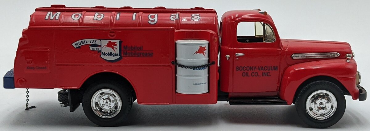 First Gear 29-1028 1:34 Diecast Ford 1951 F-6 Fuel Tanker Red NIB