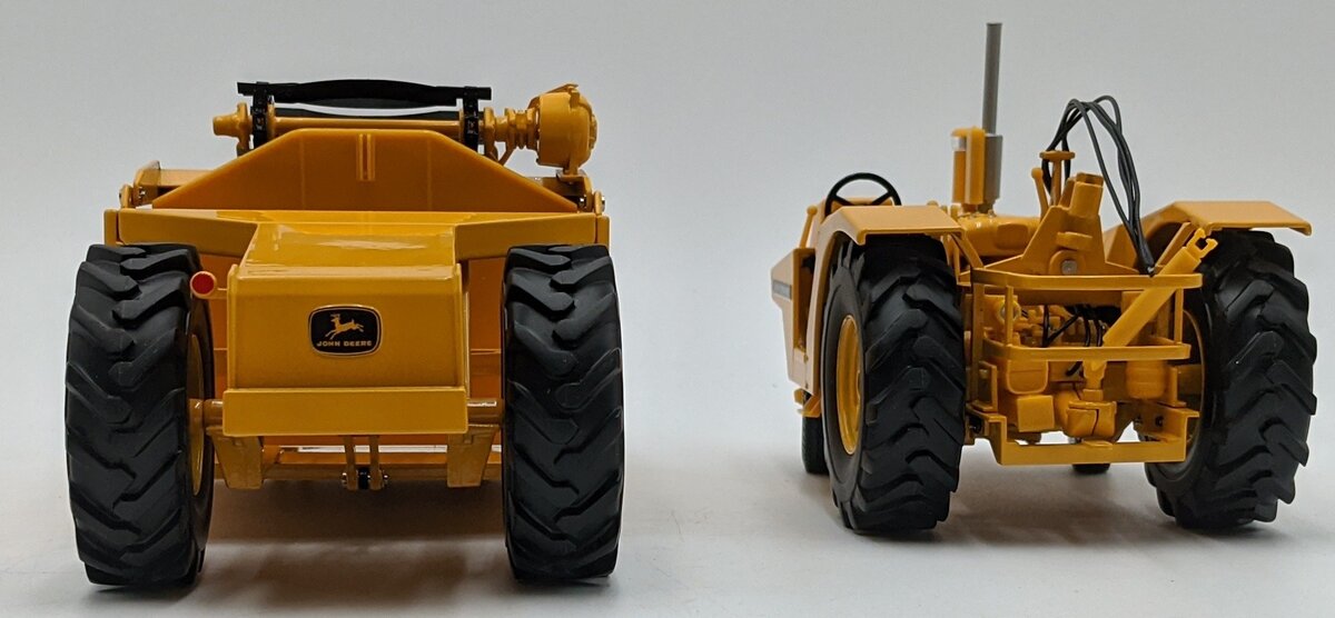 Reuhl JD840 1:24 Diecast John Deere 840 w/ 400 Elevating Scraper NIB
