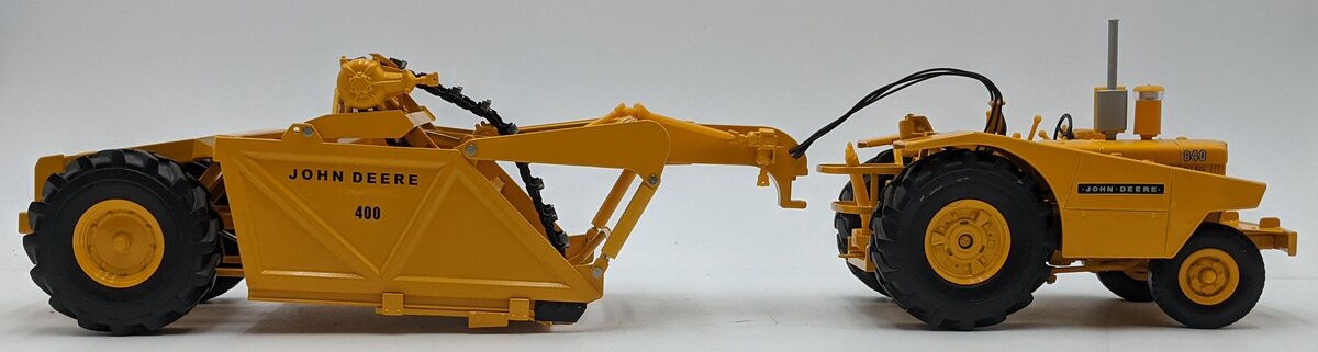Reuhl JD840 1:24 Diecast John Deere 840 w/ 400 Elevating Scraper NIB
