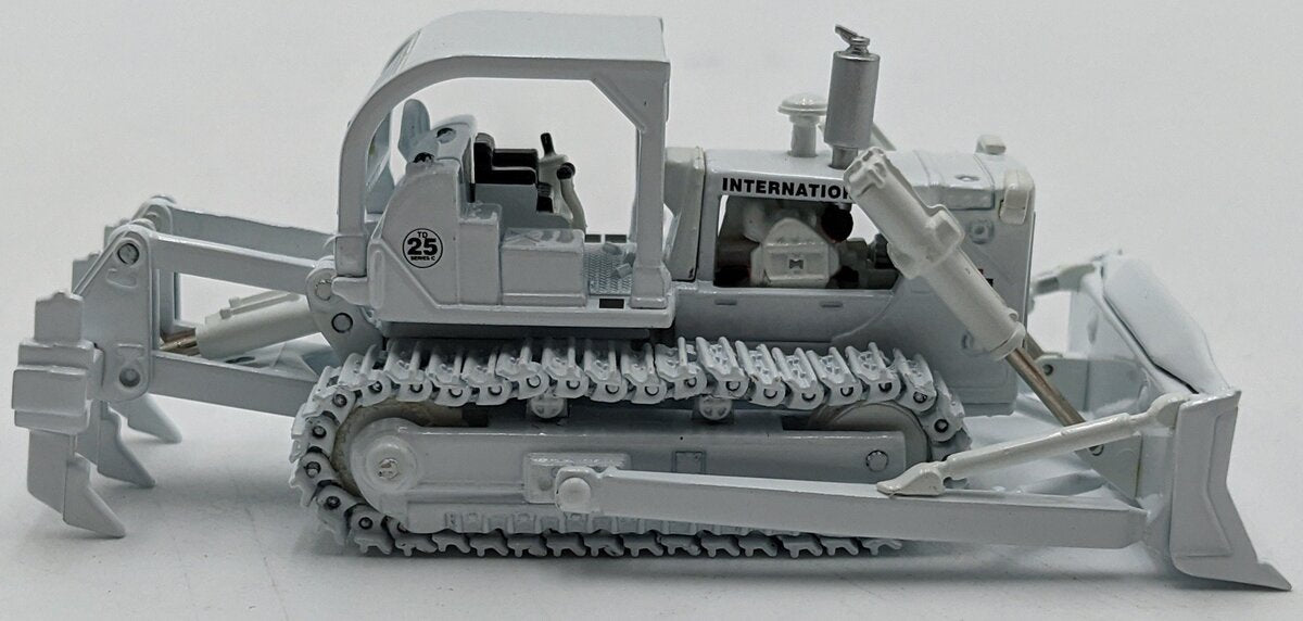 First Gear 89-0305 1:87 Diecast White Intl. Harvester TD-25 Crawler w/Ripper NIB