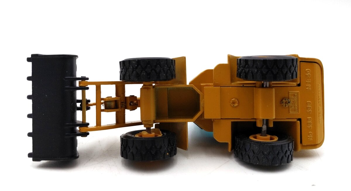 NZG 439 1:50 Scale Zeppelin ZL 110 Wheel-Type Loader NIB