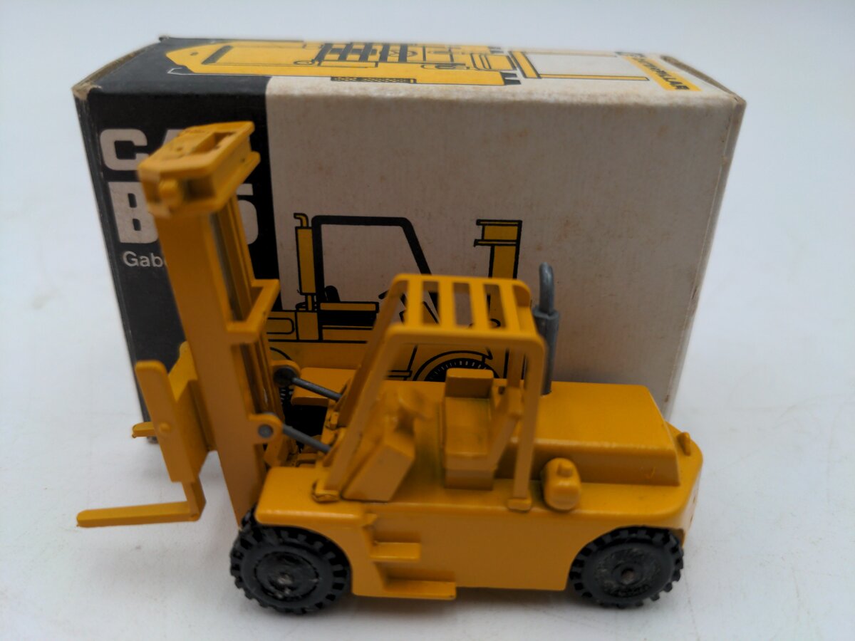 NZG 124 1:87 Scale Diecast CAT B25 Lift Truck EX/Box
