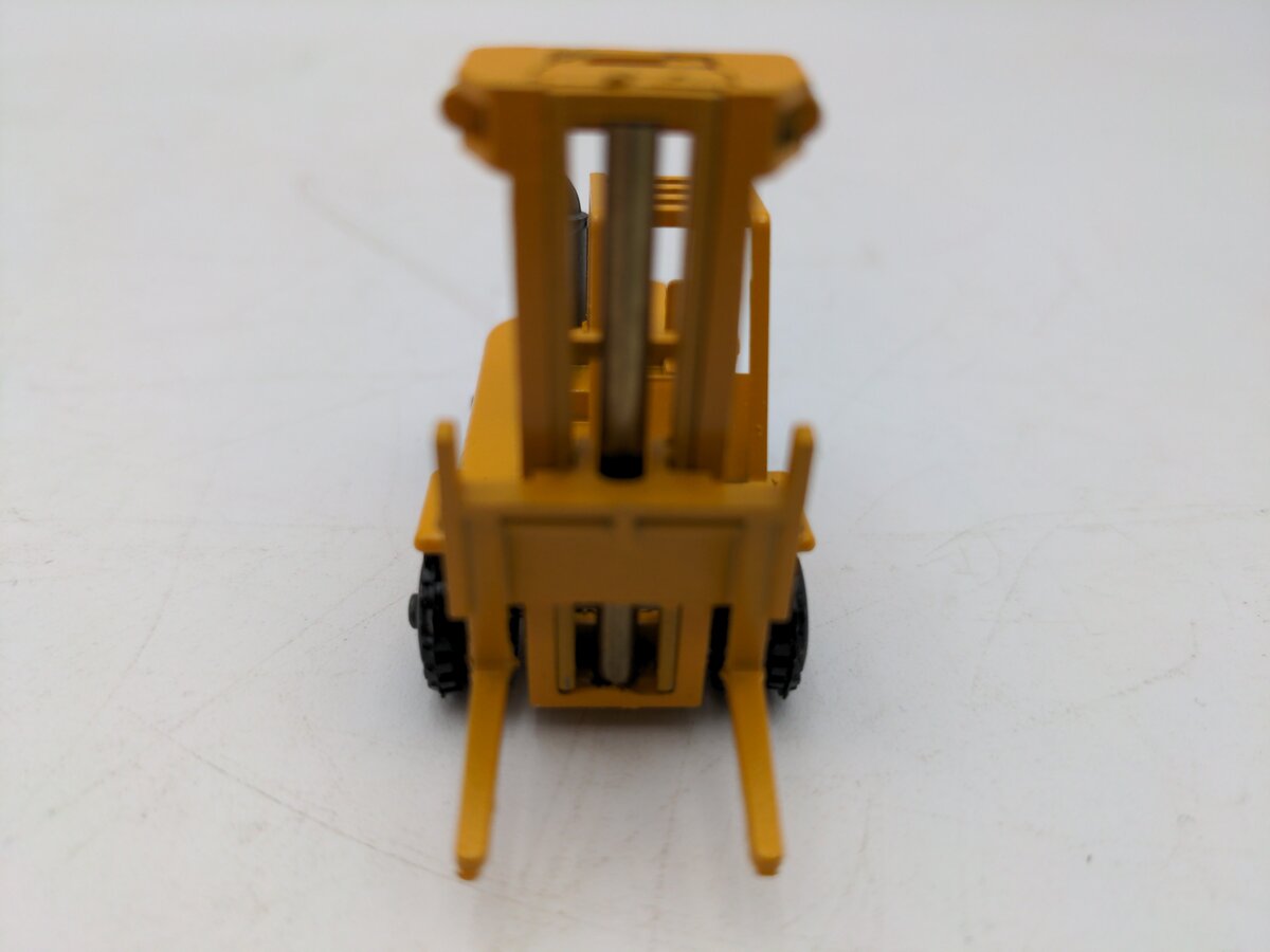 NZG 124 1:87 Scale Diecast CAT B25 Lift Truck EX/Box
