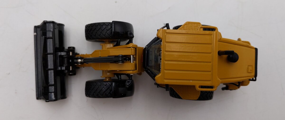 Norscot 55057 1:50 Diecast Caterpillar 924G Versalink Wheel Loader w/Work Tools LN/Box