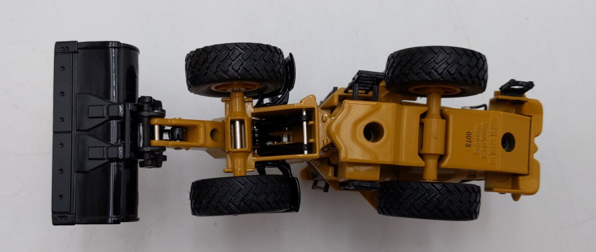 Norscot 55057 1:50 Diecast Caterpillar 924G Versalink Wheel Loader w/Work Tools LN/Box