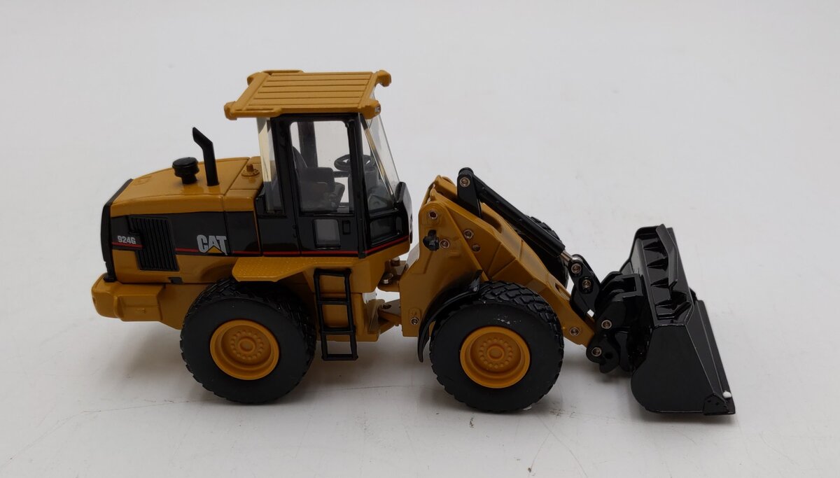 Norscot 55057 1:50 Diecast Caterpillar 924G Versalink Wheel Loader w/Work Tools LN/Box