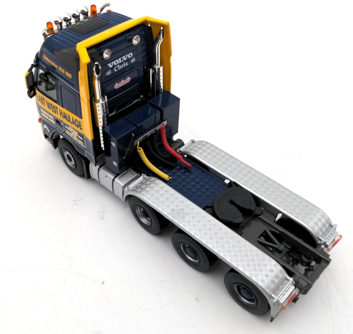 WSI 9358 1:50 Scale East West Volvo FH Globe XL 8x4 w/ Euro Low-Loader LN/Box