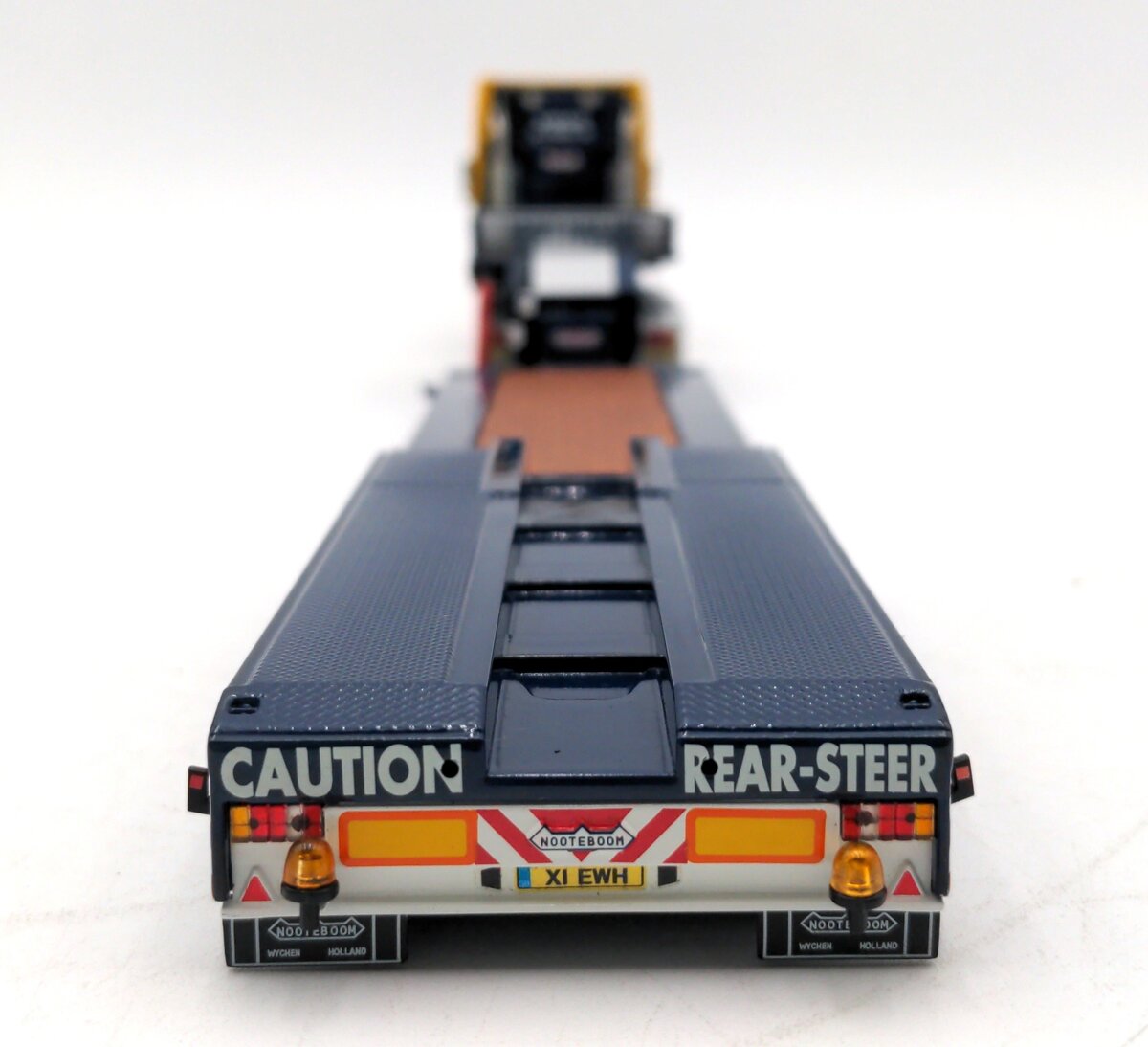 WSI 9358 1:50 Scale East West Volvo FH Globe XL 8x4 w/ Euro Low-Loader LN/Box