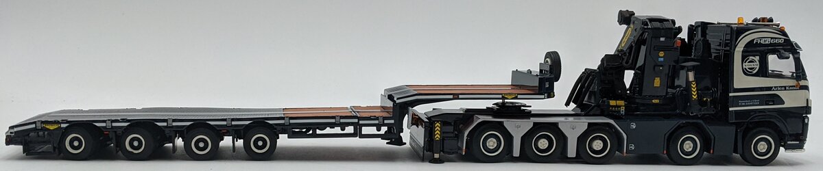WSI 01-1793 1:50 Volvo FH3 Globetrotter W/Lowloader Arjen Kandt/Box