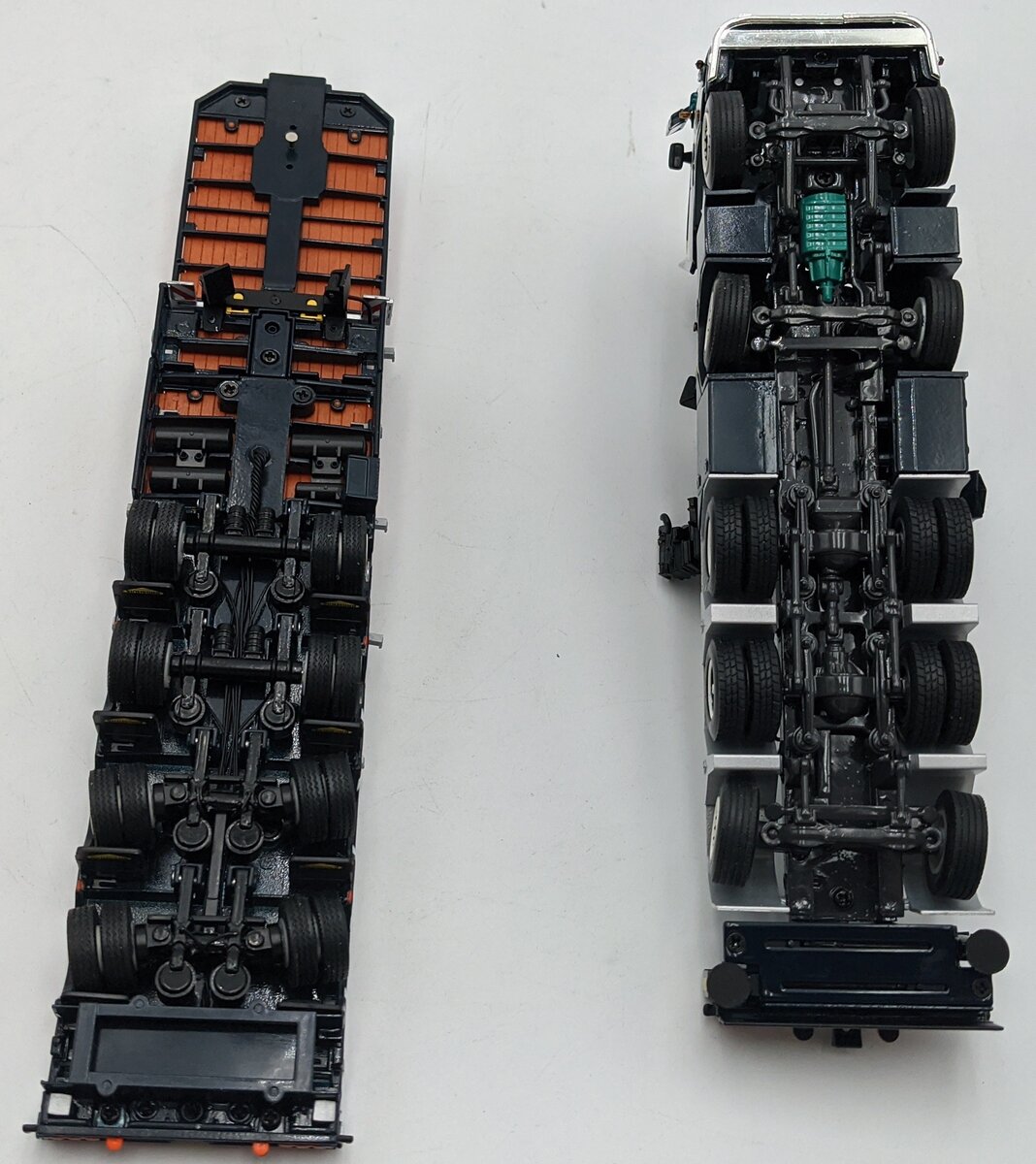 WSI 01-1793 1:50 Volvo FH3 Globetrotter W/Lowloader Arjen Kandt/Box