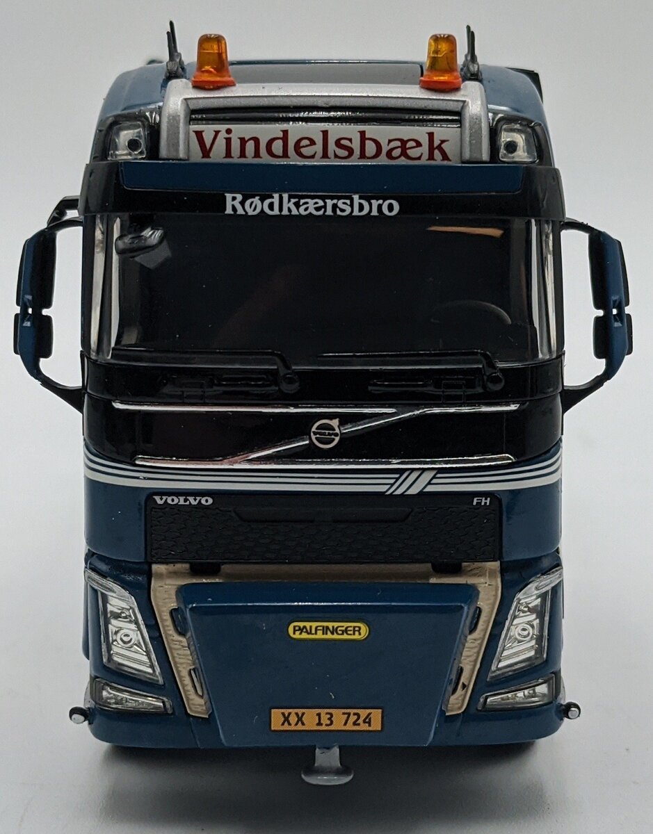 WSI 01-2648 1:50 Vindelsbæk Transport A / S - Volvo FH4 Globetrotter 8x4 Tractor NIB