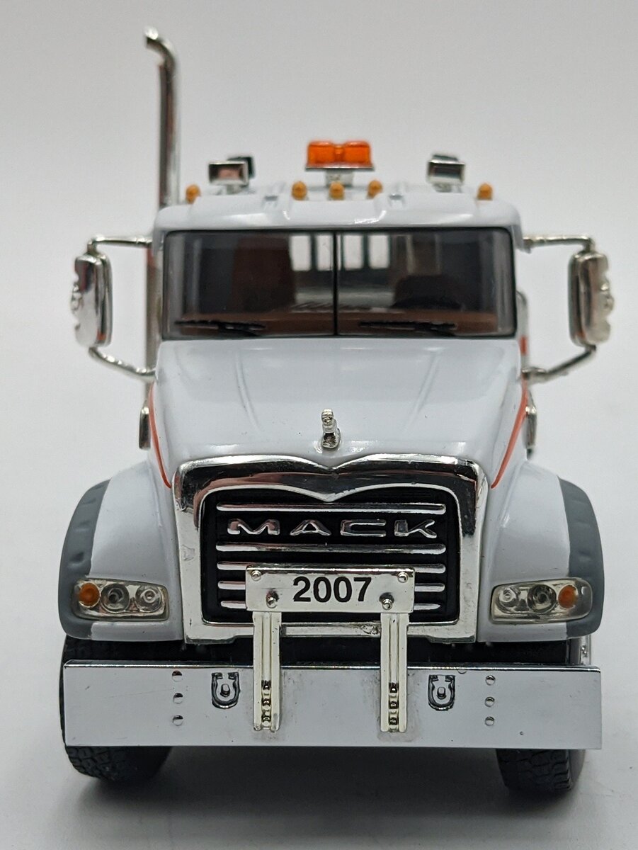 First Gear 59-3107 1:50 Mack Granite MP NIB