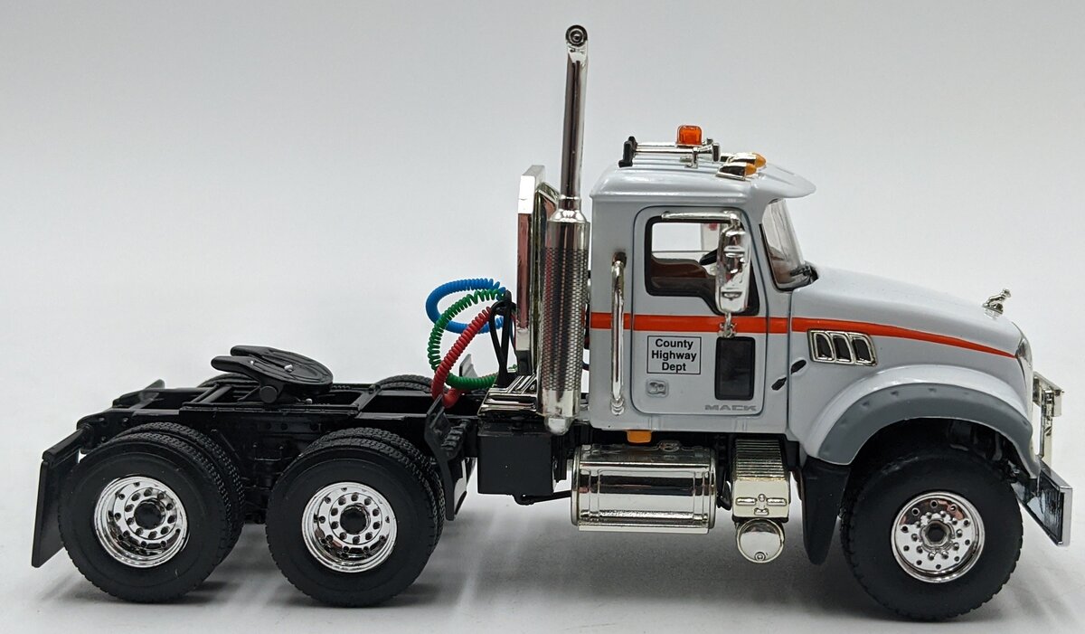 First Gear 59-3107 1:50 Mack Granite MP NIB