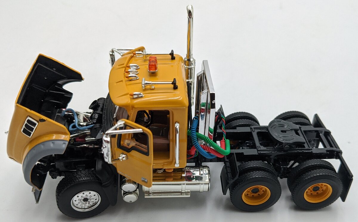 First Gear 50-3135K 1:50 Komatsu Mack Granite MP W/Lowboy Trailer Yellow NIB