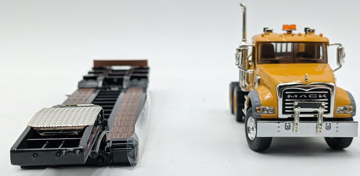 First Gear 50-3135K 1:50 Komatsu Mack Granite MP W/Lowboy Trailer Yellow NIB
