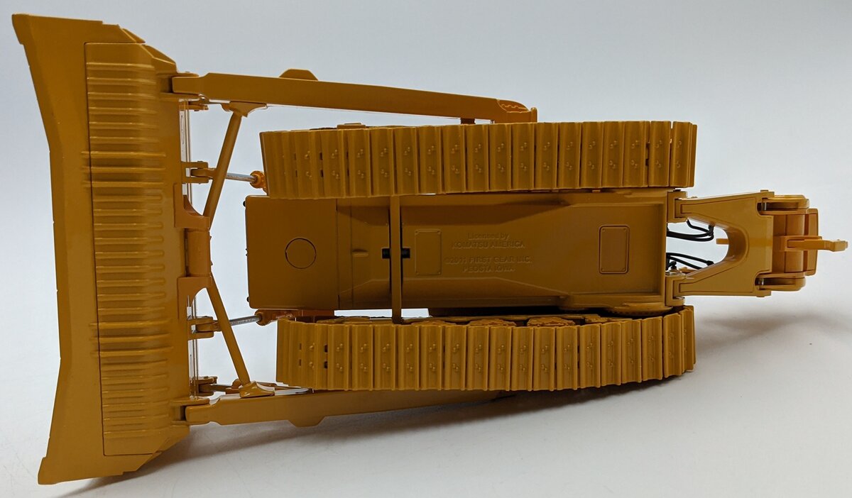 First Gear 50-3230 1:50 Komatsu D475A-5E0 Dozer W/Ripper NIB