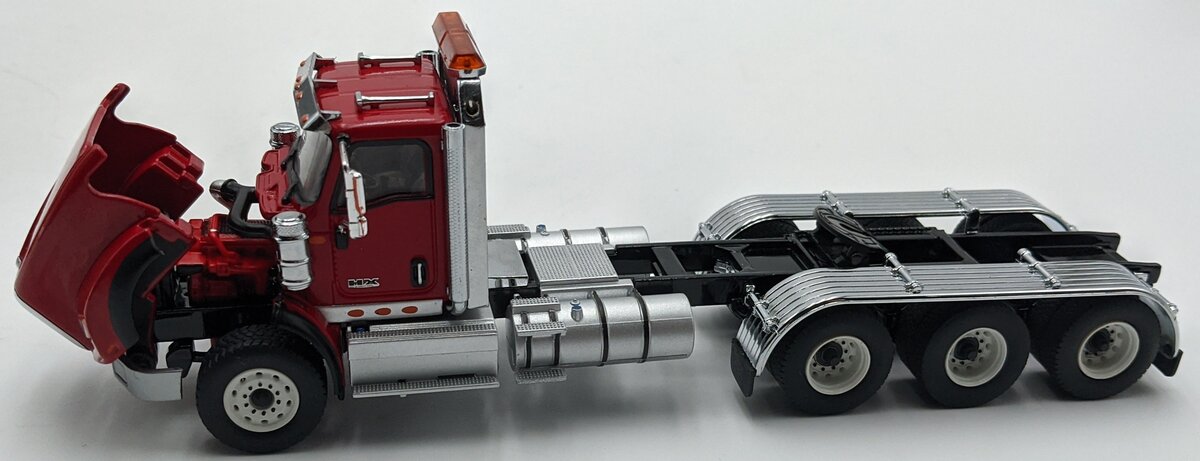 DieCast Masters 71008 1:50 Red International HX620 Day Cab Tridem Tractor