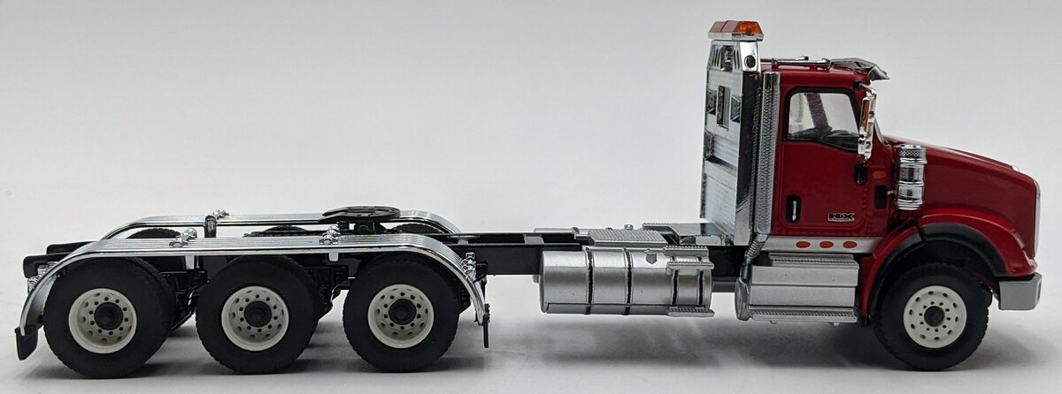 DieCast Masters 71008 1:50 Red International HX620 Day Cab Tridem Tractor