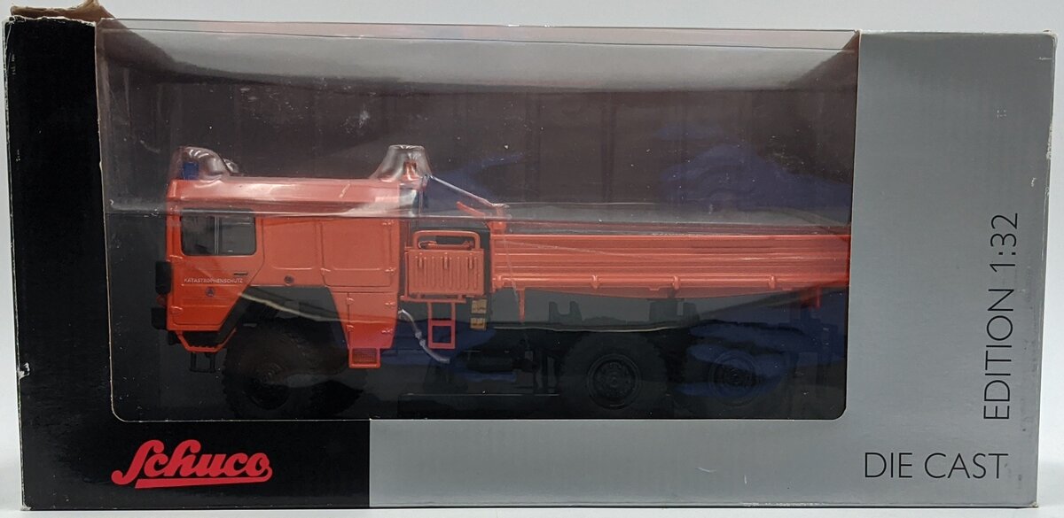 Schuco 5600 1:32 MAN KAT1 6x6 Tipper Orange NIB